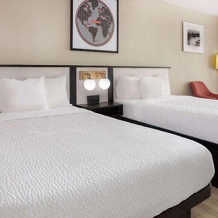Ramada By Wyndham Rome - Verona Екстериор снимка