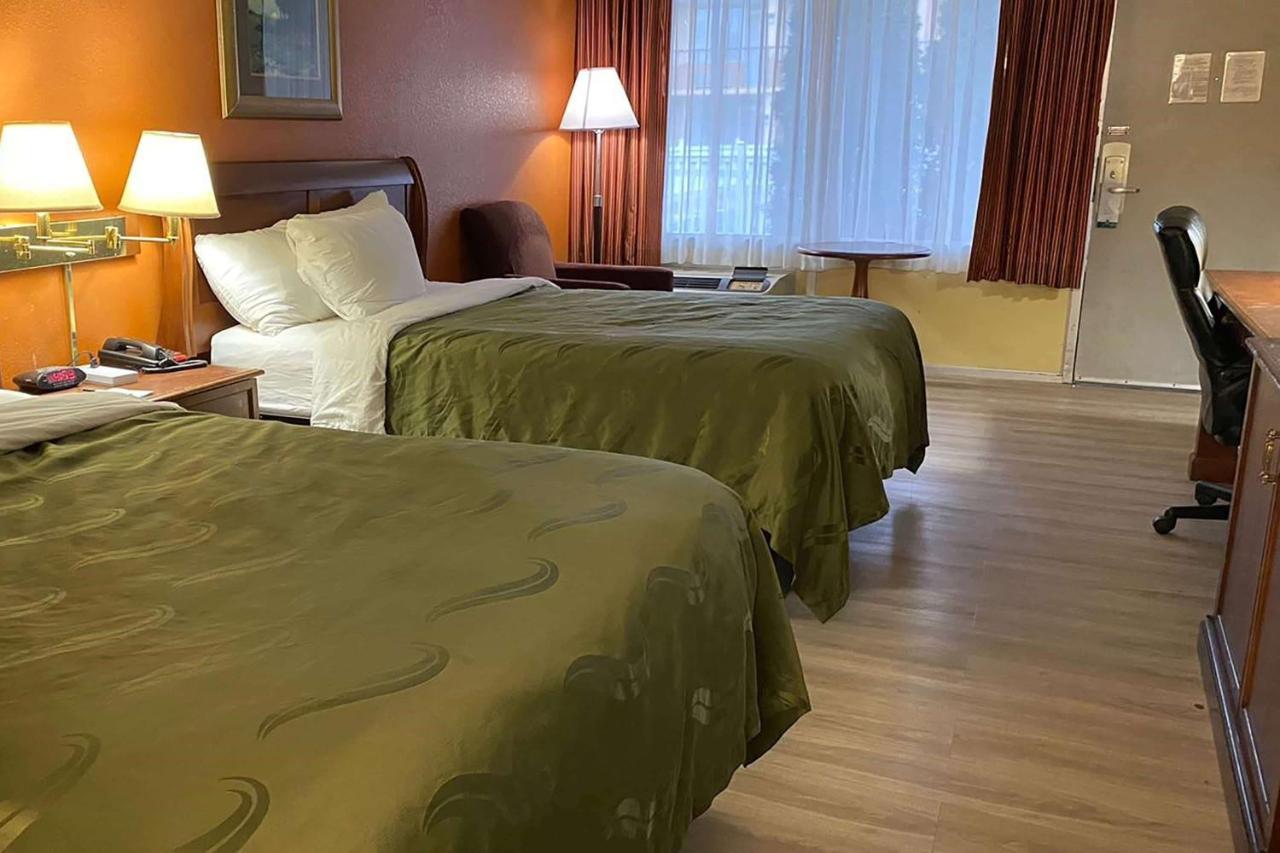 Ramada By Wyndham Rome - Verona Екстериор снимка