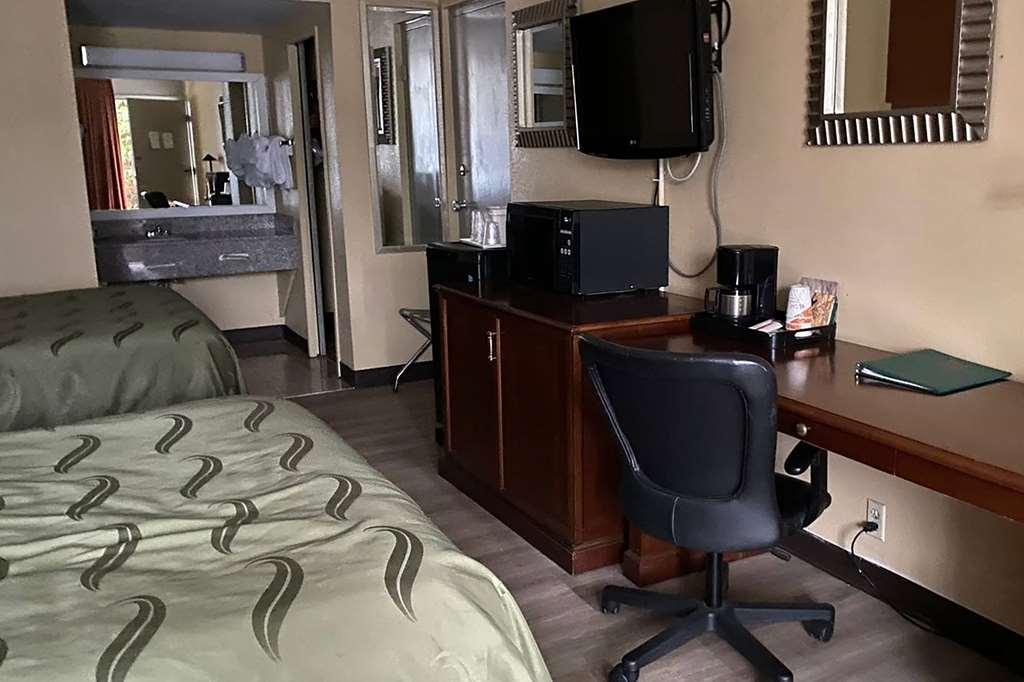 Ramada By Wyndham Rome - Verona Стая снимка