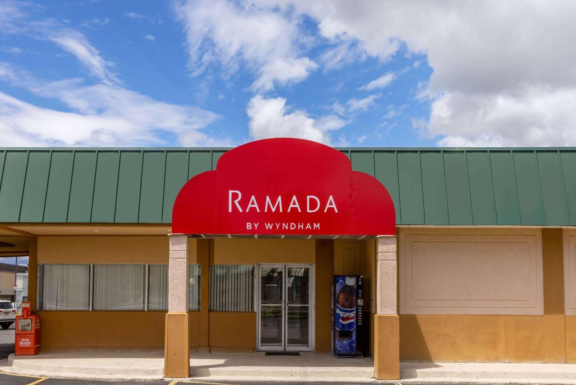 Ramada By Wyndham Rome - Verona Екстериор снимка