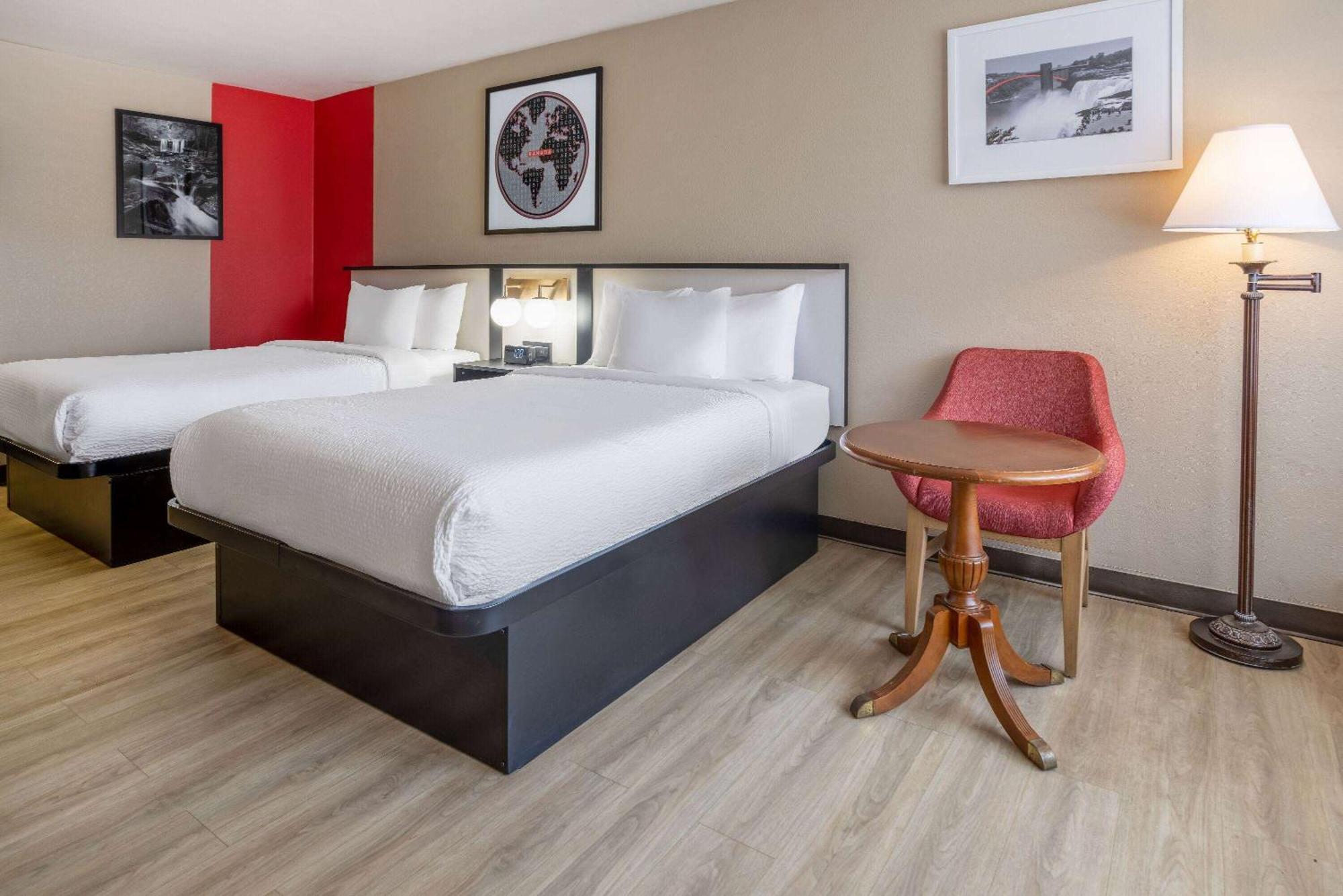 Ramada By Wyndham Rome - Verona Екстериор снимка