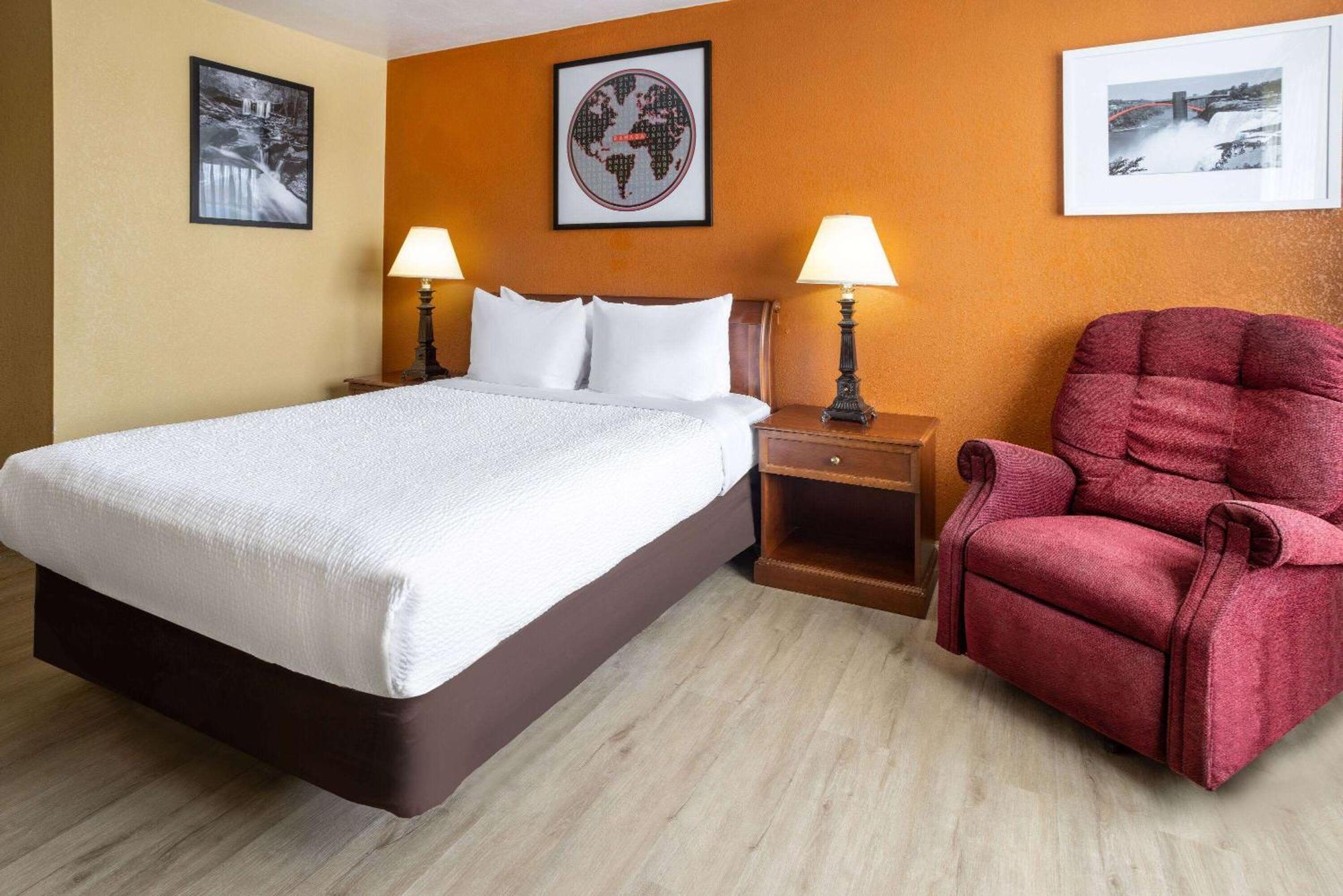 Ramada By Wyndham Rome - Verona Екстериор снимка
