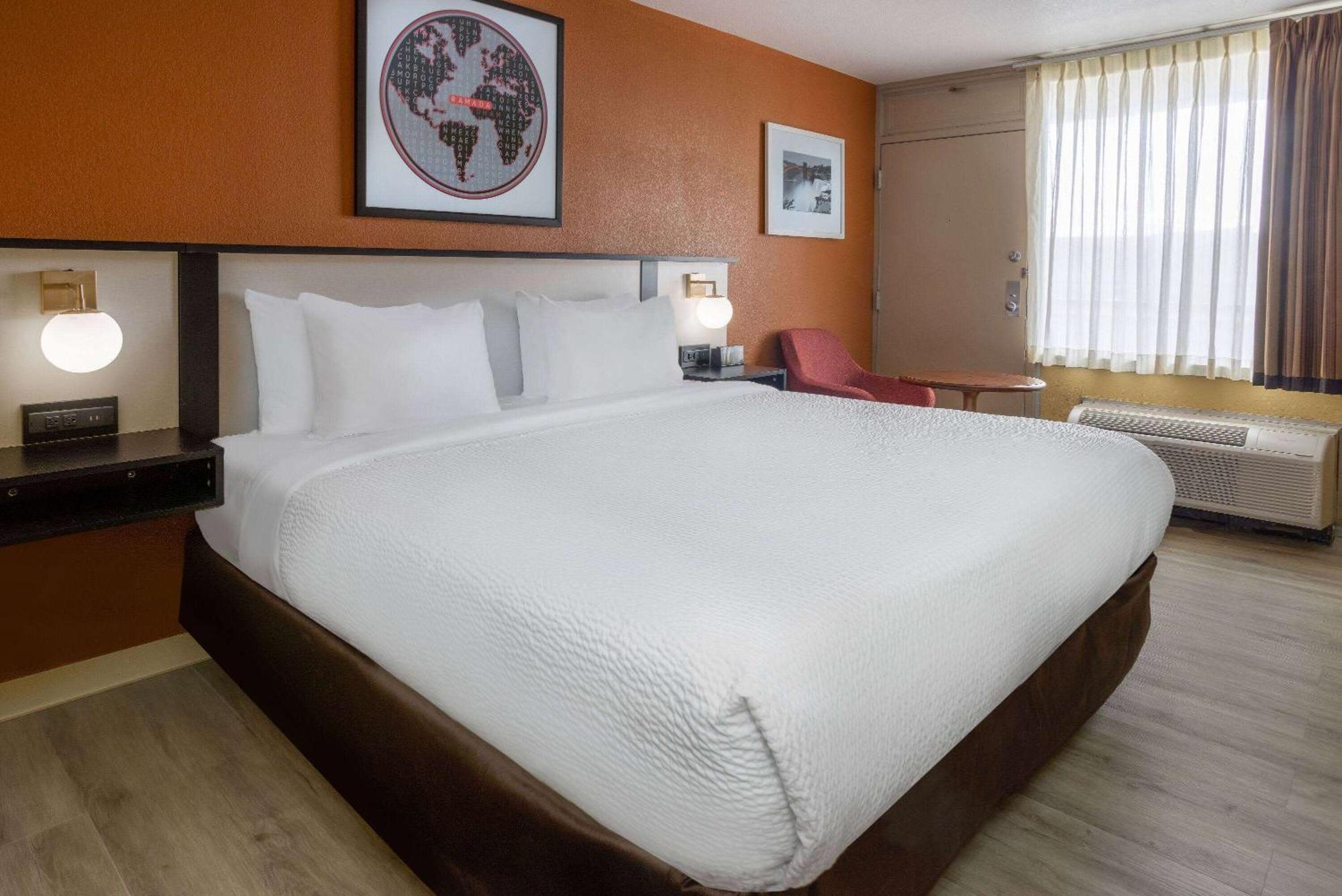 Ramada By Wyndham Rome - Verona Екстериор снимка